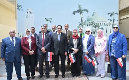 افتتاح المعرض السنوي للملابس بجامعة القاهرة 