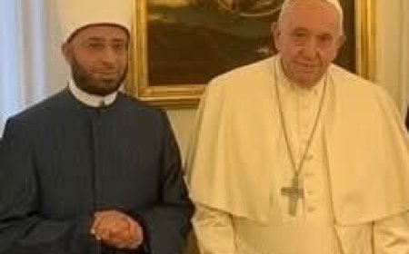 وزير الأوقاف ينعي بابا الفاتيكان