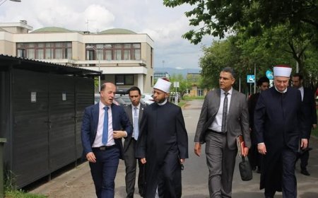 وزير الأوقاف يدعو للسلم والعمران في كرواتيا