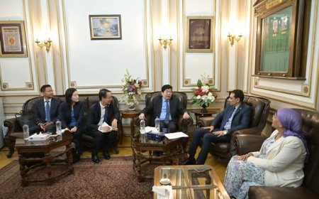 بحث التعاون العلمي بين جامعة القاهرة وجامعات بكين 