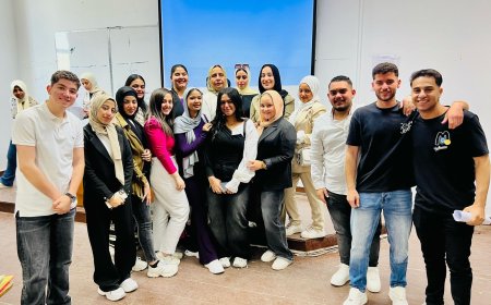 طلاب الفرقه التانيه لكليه الاعلام وفنون الاتصال 