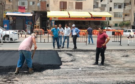 تفقد المهندس أحمد عيسى أعمال استكمال الرصف بالجهة المقابلة في شارع المصنع بكفر الشيخ