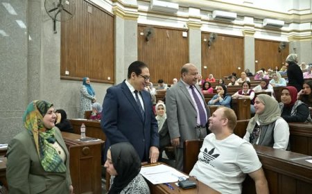 رئيس جامعة القاهرة يتفقد الامتحانات