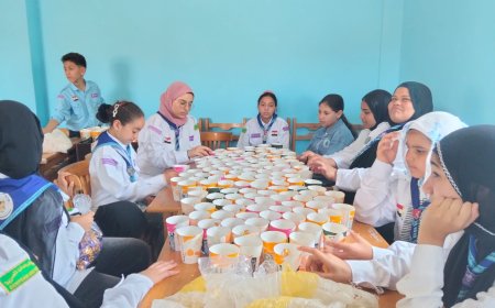 الفرق الكشفية بالشعب التجريبية للنشء تشارك تجهيز هدايا المصليين ورواد مراكز الشباب فى عيد الأضحى المبارك