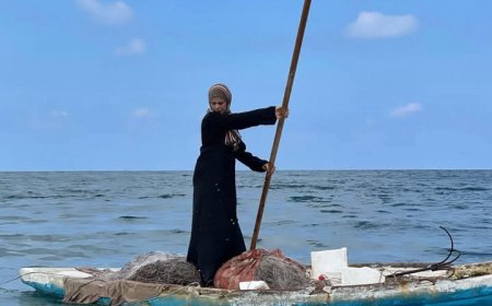 "مادلين" سفينة كسر الحصار تُبحر بإسم أول صيادة فلسطينية في غزة