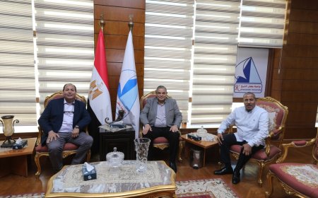 رئيس جامعة كفر الشيخ يستقبل مدير البرنامج الدولي لتربية الفراولة بجامعة فلوريدا الأمريكية لبحث سبل التعاون العلمي 