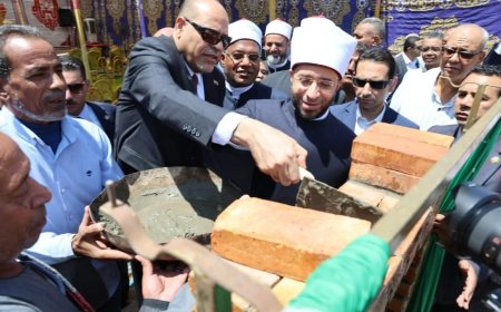 وضع حجر أساس مسجد السيدة زينب الكبرى بالبحر الأحمر 