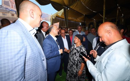 المواطن أولًا.. محافظ كفرالشيخ يستمع لطلبات أهالي الحامول خلال جولته الميدانية