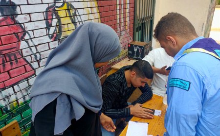 أعضاء برلمان الشباب والفرق التطوعية أمام اللجان لليوم الثاني لمساعدة الناخبين وكبار السن 