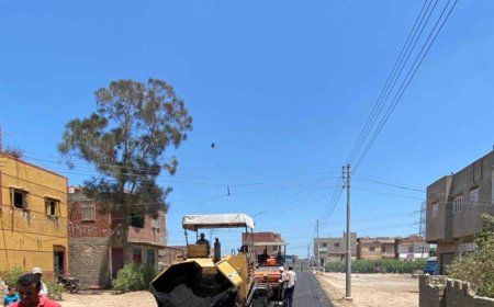 محافظ كفرالشيخ يتابع أعمال رصف طريق «الفتح» بقرية قمسيون شرق بمطوبس