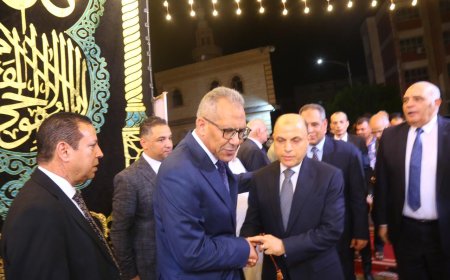 محافظ كفرالشيخ يؤدي واجب العزاء في وفاة والدة حرم مساعد وزير الداخلية_ مدير أمن البحيرة