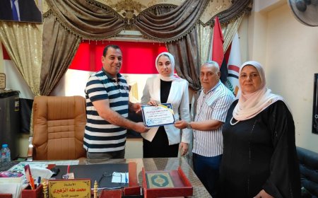 مدير تعليم الرياض يكرم أوائل طلاب دبلوم الخط العربي ودبلوم مدير التخصص