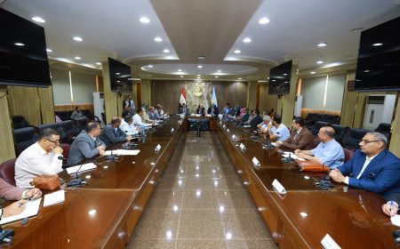 محافظ كفرالشيخ يعقد اجتماعًا موسعًا لمناقشة آليات عمل لجان الحصر والتقييم للوحدات المؤجرة لغرض السكنى