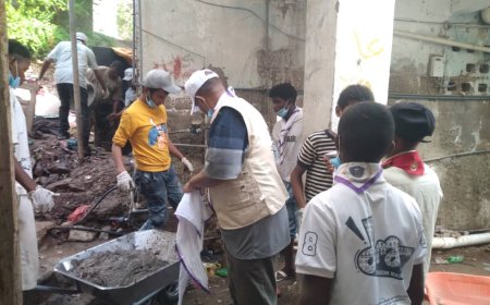 مفوضية كشافة عدن تشارك بفاعلية في مبادرة "لبيك يا عدن" لرفع مخلفات السيول