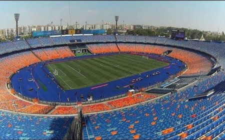 رغم ضغط المباريات.. خلية نحل في ستاد القاهرة للحفاظ على ارضيته قبل القمة