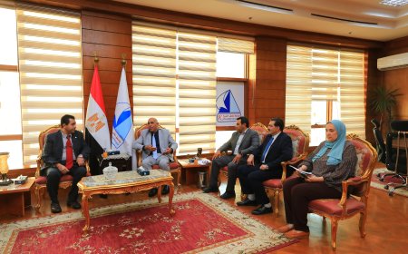 رئيس جامعة كفر الشيخ يستقبل وفد وحدة إدارة مشروعات التعليم العالي في زيارة دعم فني لمعامل الجامعة