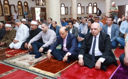 محافظ كفرالشيخ يؤدي صلاة الجمعة بمسجد المحافظة ويؤكد استمرار العمل لتحسين جودة الخدمات المقدمة للمواطنين