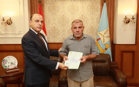 محافظ كفرالشيخ يُسلّم 6 عقود تقنين أراضي أملاك دولة للمستفيدين من المواطنين.. «إنتهينا من تسليم 1495 عقد