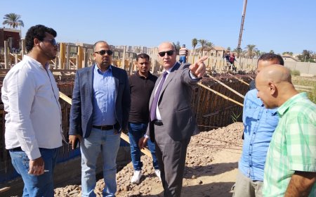 وكيل وزارة الشباب بكفر الشيخ يشهد أعمال صب حوائط حمام سباحة مركز التنمية بسخا بحضور لجنة الوزارة