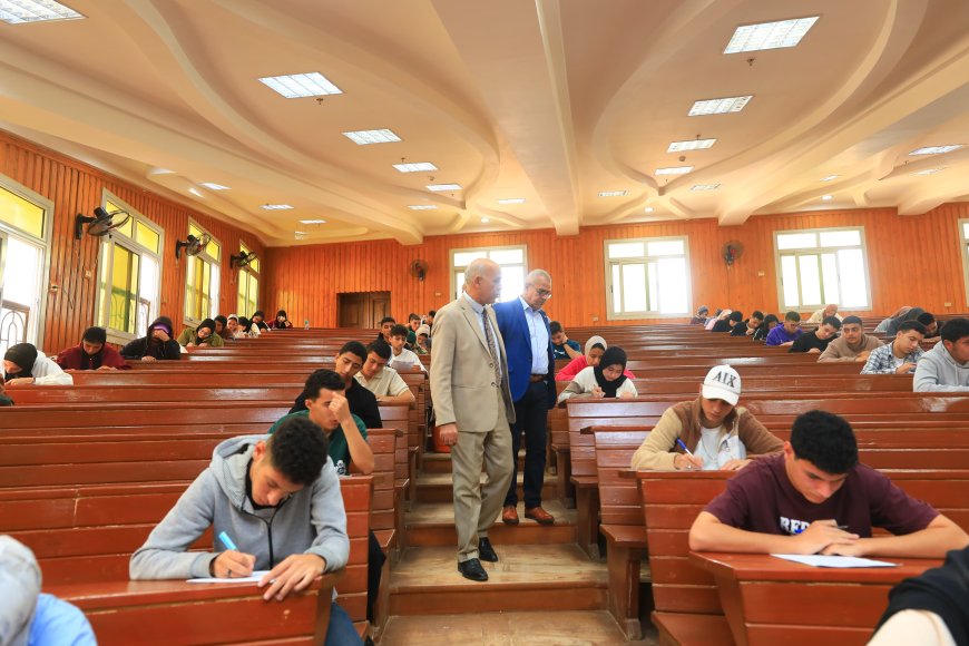 رئيس جامعة كفر الشيخ يتفقد أعمال امتحانات نصف الترم بالجامعة الأهلية للعام الجامعي
