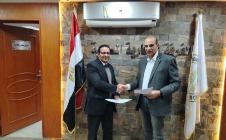 عبدالغفار وشركة ايجيبت تراست يوقعان برتوكول تعاون للاذن بتشغيل مكتب لها بمقر الغرفة التجارية لكفرالشيخ الجديد