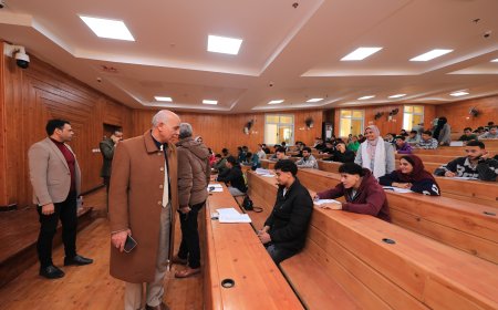 رئيس جامعة كفر الشيخ يتفقد أعمال امتحانات الفصل الدراسي الاول بجامعة كفر الشيخ الأهلية للعام الجامعي
