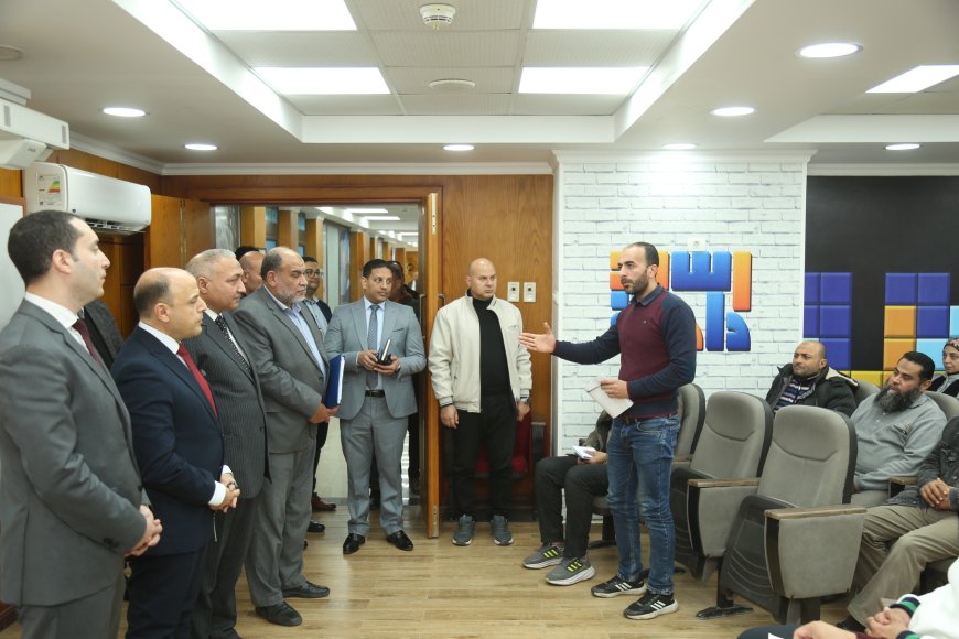محافظ كفرالشيخ يتفقد برنامجًا تدريبيًا لرفع كفاءة الشئون القانونية