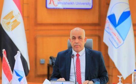 رئيس جامعة كفر الشيخ يهنئ البابا تواضروس الثاني والاخوة المسيحيين بمناسبة عيد الميلاد المجيد