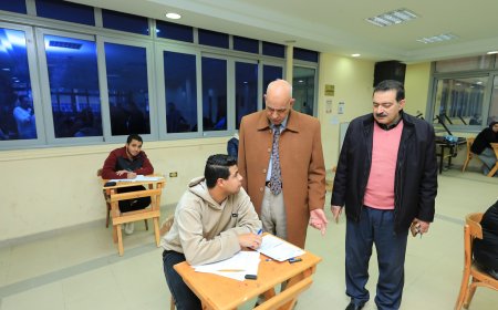 رئيس جامعة كفر الشيخ يتفقد أعمال الامتحانات الفصل الدراسي الاول بكلية الطب البيطرية