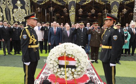 محافظ كفرالشيخ يضع إكليل الزهور على النصب التذكاري لشهداء الشرطة