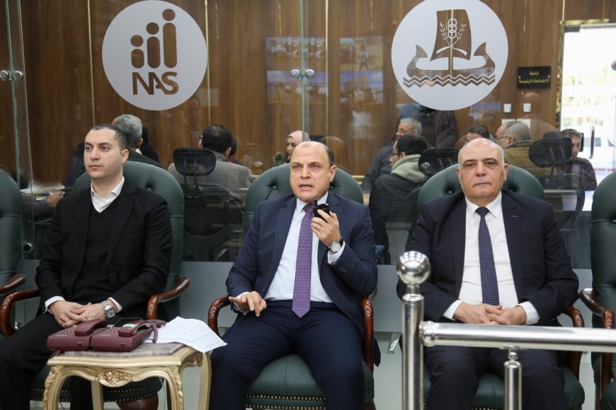 محافظ كفرالشيخ يتابع جهود كسح مياه الأمطار بمراكز ومدن المحافظة من مركز سيطرة الشبكة الوطنية للطوارئ والسلامة العامة