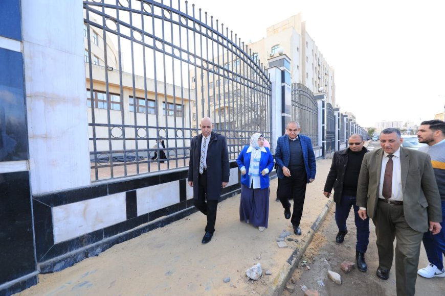 رئيس جامعة كفر الشيخ يتفقد أعمال تركيب الإنترلوك بالمدينة الطبية ورامب لخدمة ذوي الهمم وكبار السن والمرضي برصيف سور الجامعة