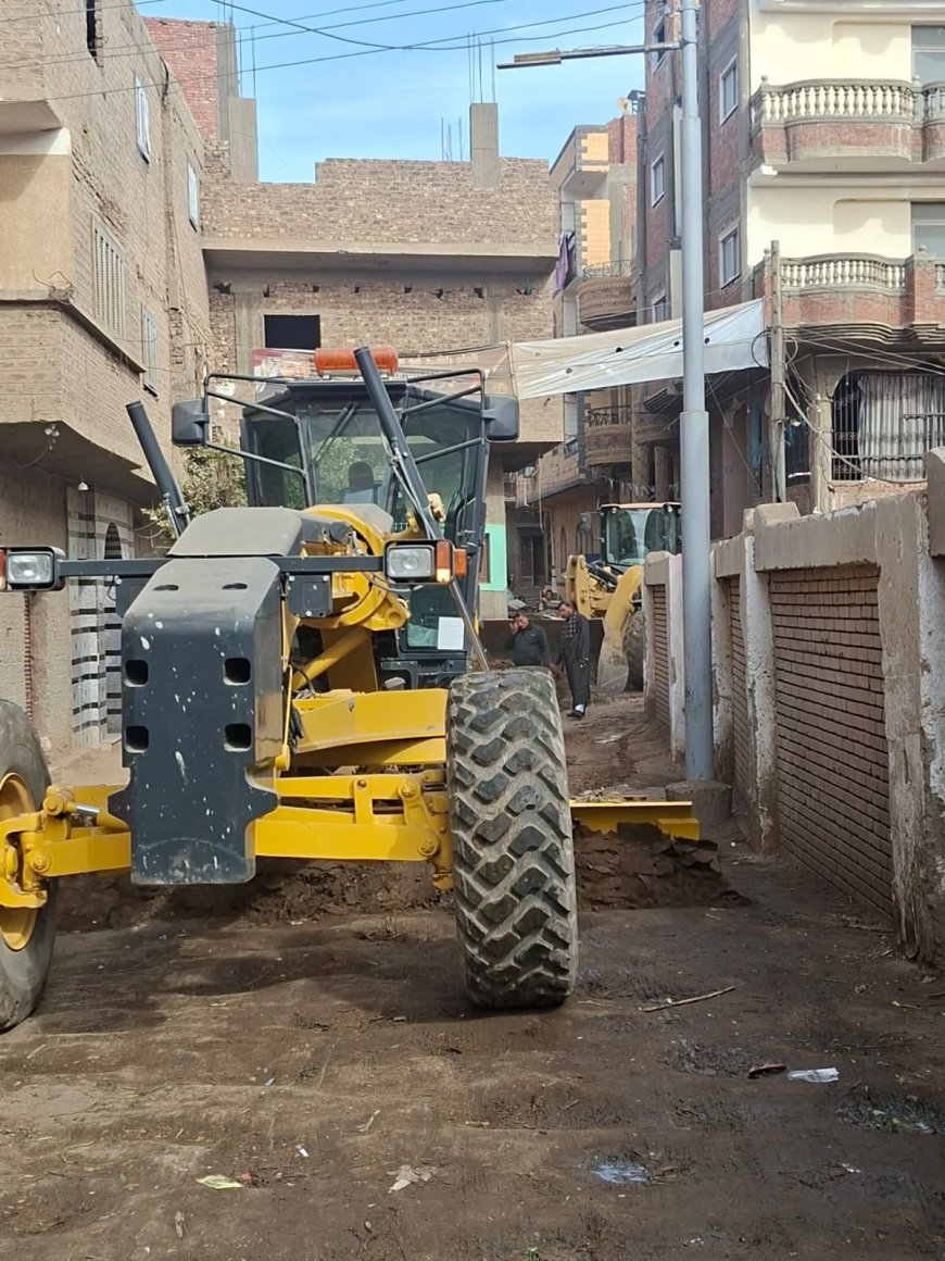 محافظ أسيوط يشدد على استمرار حملات تسوية وتمهيد الشوارع… ورئيس مركز القوصية يتابع الأعمال بقرية الحرادنة