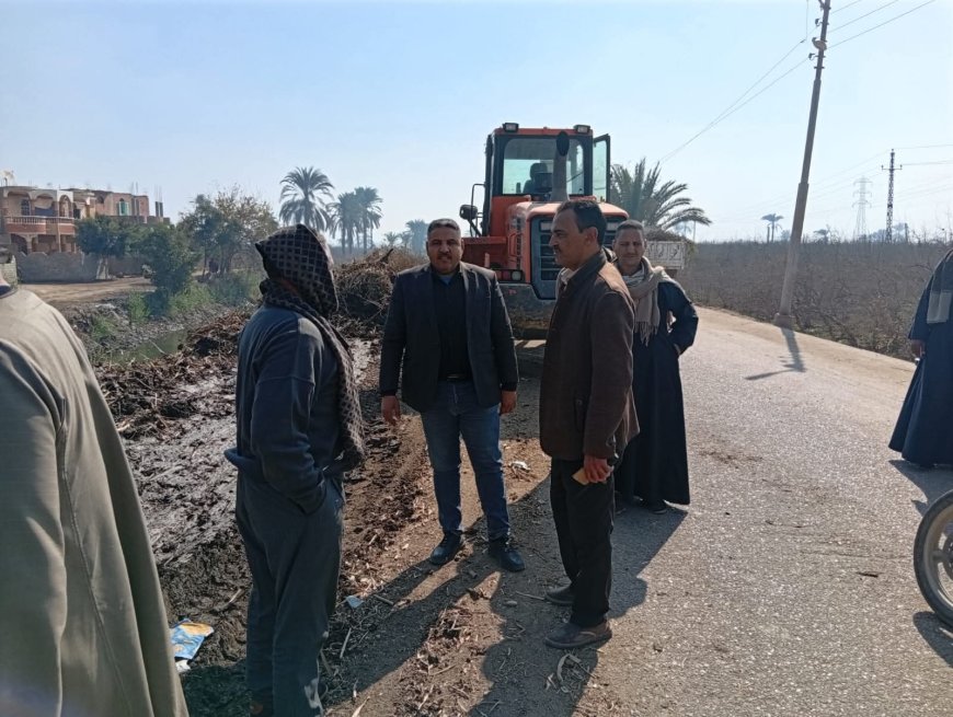 محافظ أسيوط: رفع 80 طن مخلفات وتمهيد طريق مصرف بقرية بويط بساحل سليم