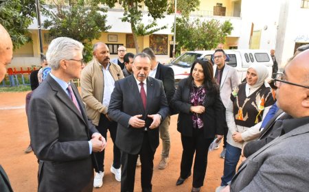 منطقة مهملة إلى مركز اقتصادي.. محافظ أسيوط يستعرض تجربة "بازار كيان" أمام وفد الاتحاد الأوروبي و"اليونيدو"