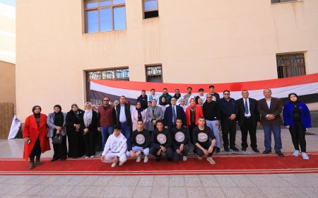 رئيس جامعة كفر الشيخ يفتتح الورشة الرمضانية (أهلا رمضان) لصناعة فانوس رمضان