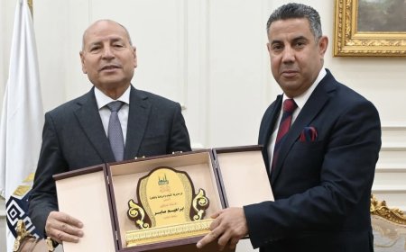 مدير مديرية الشباب والرياضة بالقاهرة يهنئ محافظ القاهرة 