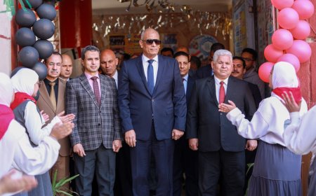 محافظ كفرالشيخ يفتتح المعرض الدائم للسلع الغذائية والملابس بالمدرسة الثانوية الصناعية 