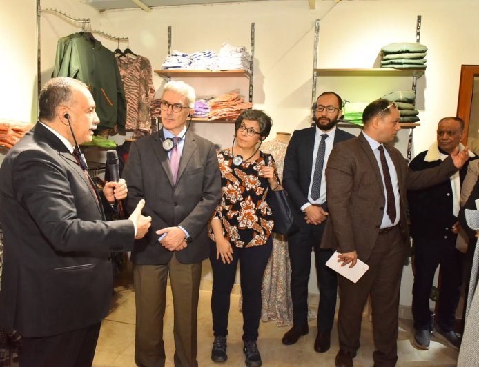 محافظ أسيوط ووفد "الاتحاد الأوروبي" يتفقدون تطوير منظومة رعاية ذوي الهمم بمدرسة التربية الفكرية بحي شرق