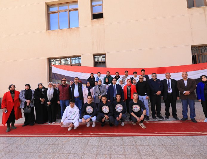 رئيس جامعة كفر الشيخ يفتتح الورشة الرمضانية (أهلا رمضان) لصناعة فانوس رمضان