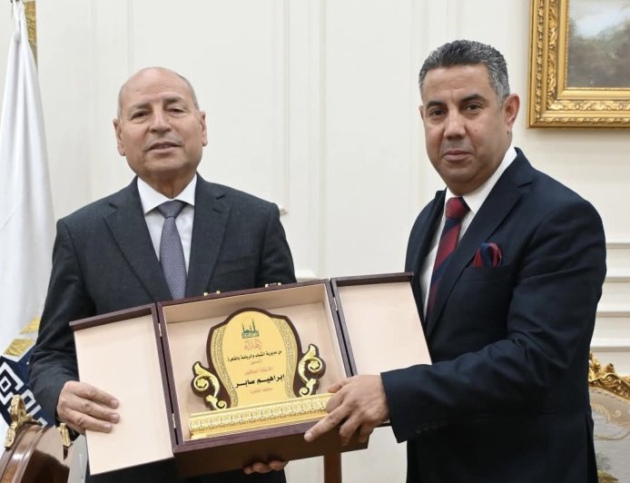 مدير مديرية الشباب والرياضة بالقاهرة يهنئ محافظ القاهرة 