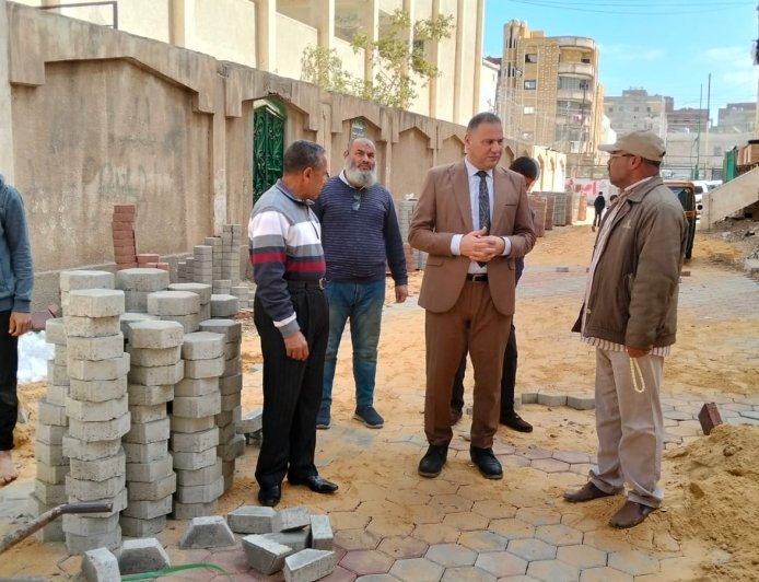 محافظ كفرالشيخ يتابع أعمال تركيب الانترلوك بسيدي سالم ضمن مشروعات الخطة الاستثمارية