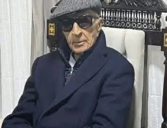 رحيل شيخ الإذاعيين.. وفاة الإعلامي الكبير فهمي عمر بعد مسيرة استثنائية في بلاط صاحبة الميكروفون