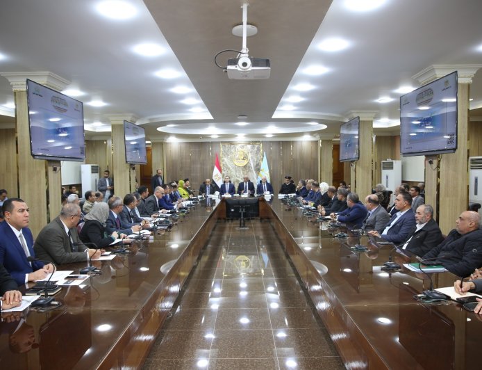 محافظ كفرالشيخ يترأس المجلس التنفيذي للمحافظة لمناقشة عدد من القرارات والموضوعات الخدمية والتنموية