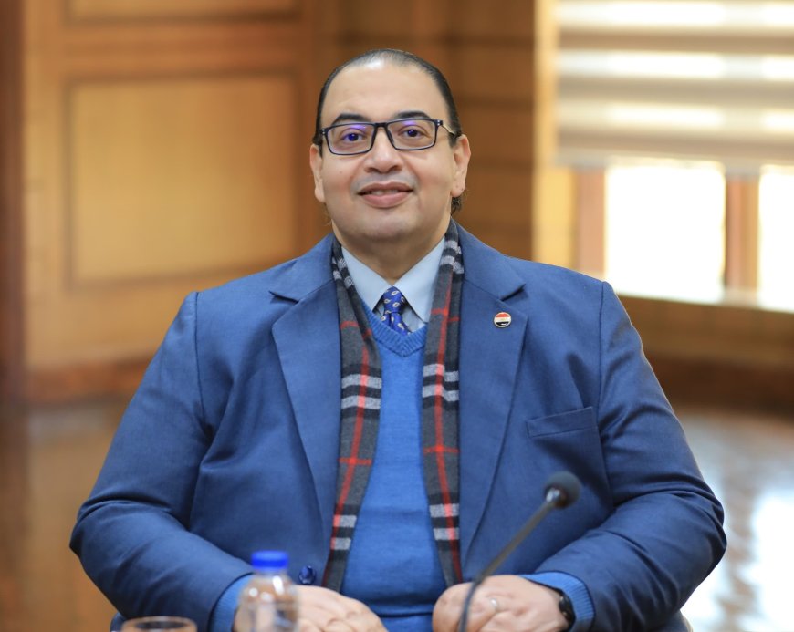 أسرة جامعة كفر الشيخ تهنئ الدكتور يحيى زكريا أحمد عيد بمناسبة تعيينه رئيسًا للجامعة