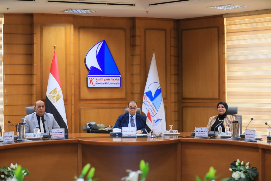 الدكتور يحيى عيد يترأس اجتماع مجلس مشروعات التطوير بجامعة كفر الشيخ