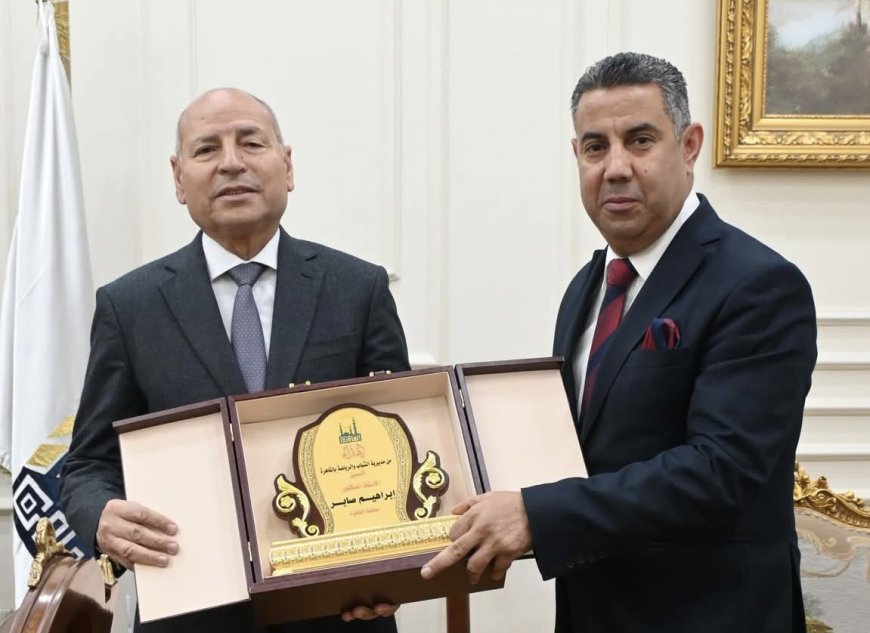 مدير مديرية الشباب والرياضة بالقاهرة يهنئ محافظ القاهرة 