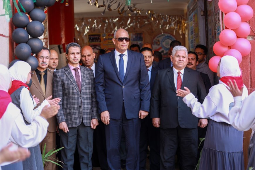 محافظ كفرالشيخ يفتتح المعرض الدائم للسلع الغذائية والملابس بالمدرسة الثانوية الصناعية 