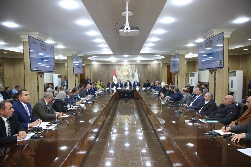 محافظ كفرالشيخ يترأس المجلس التنفيذي للمحافظة لمناقشة عدد من القرارات والموضوعات الخدمية والتنموية