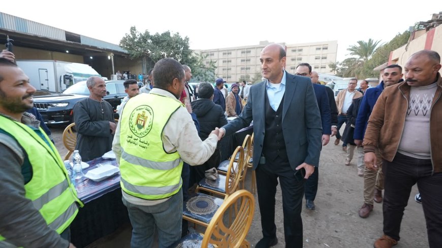 محافظ أسيوط يشارك عمال نظافة حي غرب إفطارًا جماعيًا ويؤكد: أنتم عماد المنظومة ودوركم أساسي في انتظام الخدمات